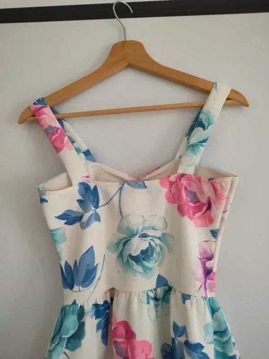 Vestido Curto Floral de Verão – Padrão Romântico (Tam. S)