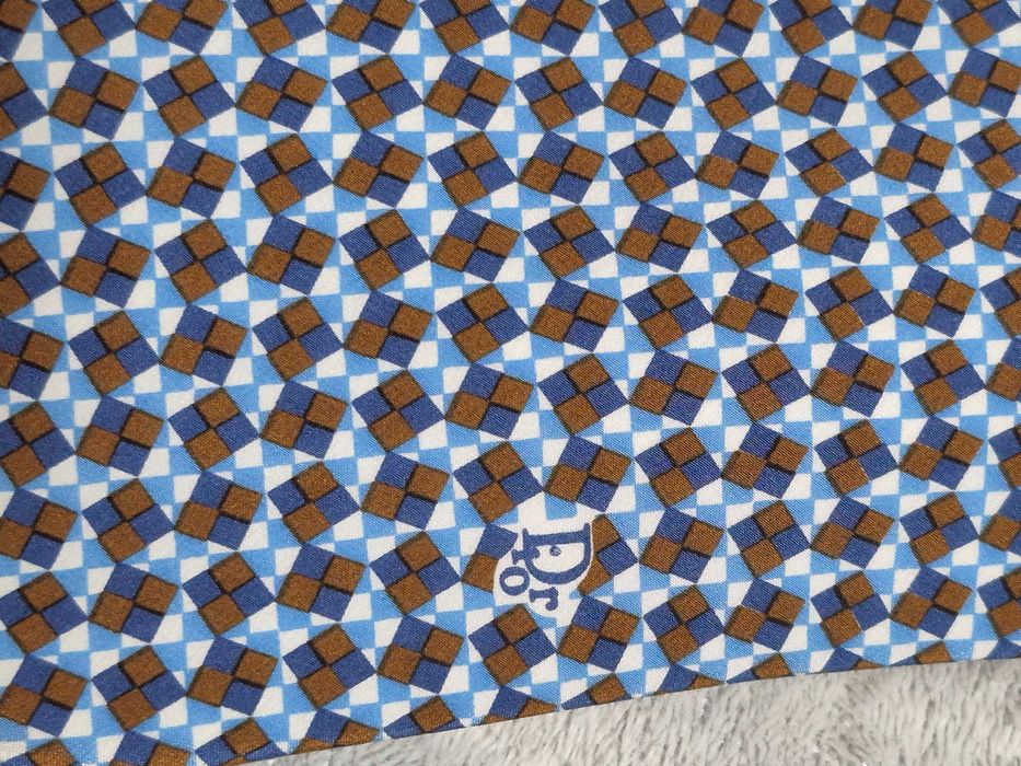 Краватка,доповнення елегантного стилю.Бренд.