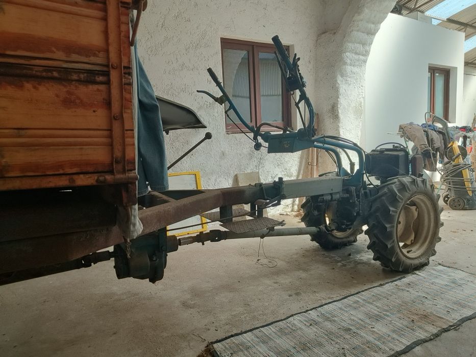 Motocultivador Nibbi , reboque com tracção