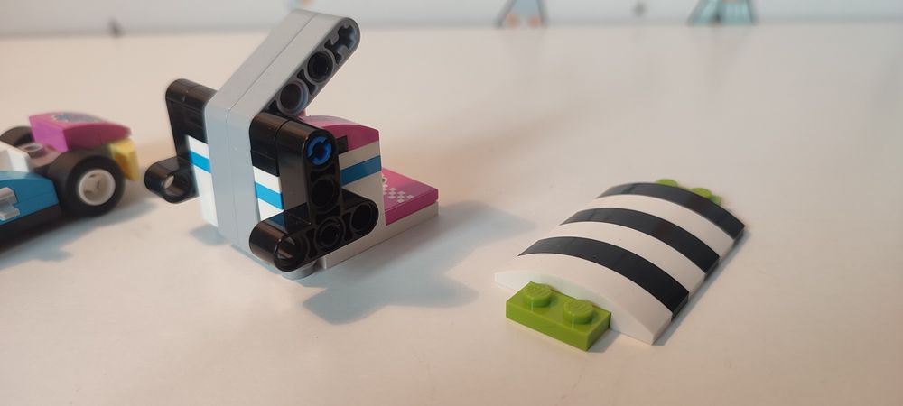 Klocki LEGO pozostałości