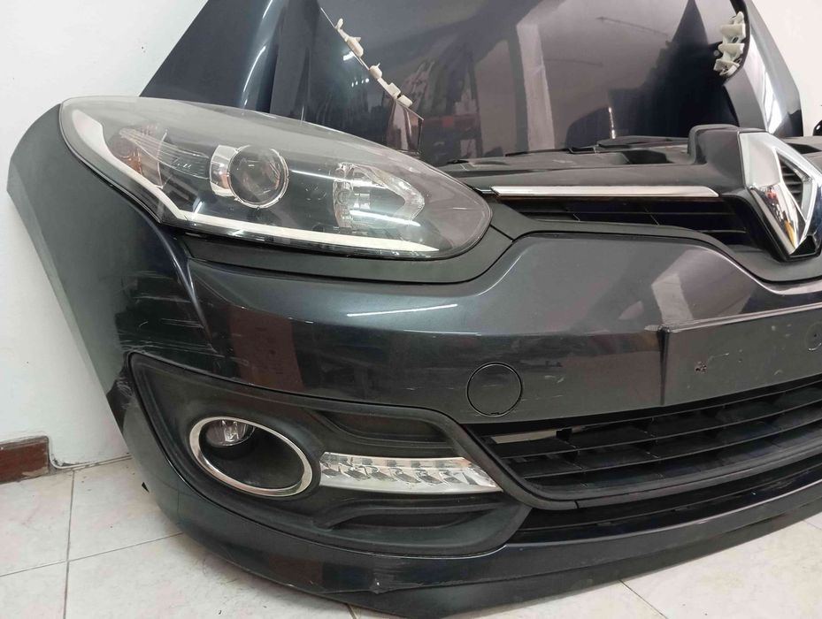 RENAULT MEGANE III Hatchback Van 2015 Frente Completa