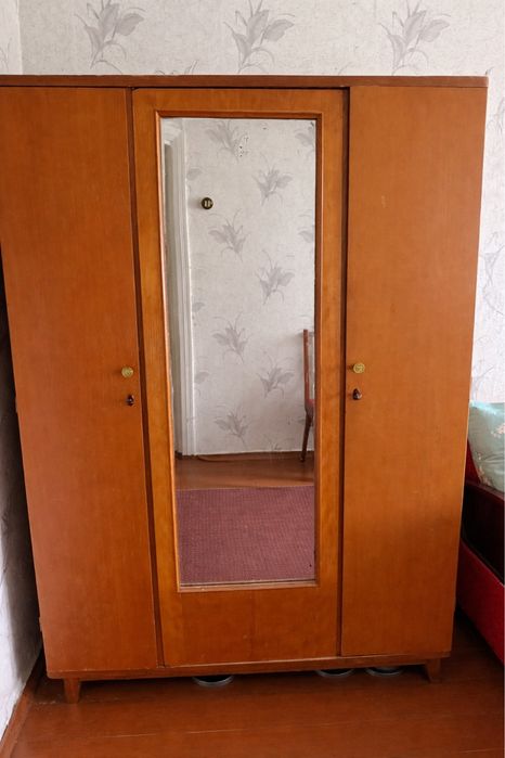 Старі різні меблі, безкоштовно