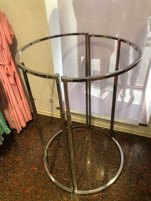 Манекени жіночі  ,чоловічі ( вживані ) та інше торгівельне обладнання