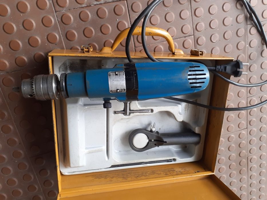 Berbequim bosch até 13mm Ref. SB  4502 em muito bom estado c/mala