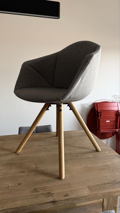 Conjunto de 8 cadeiras de sala — estilo nórdico (La Redoute, 2023)