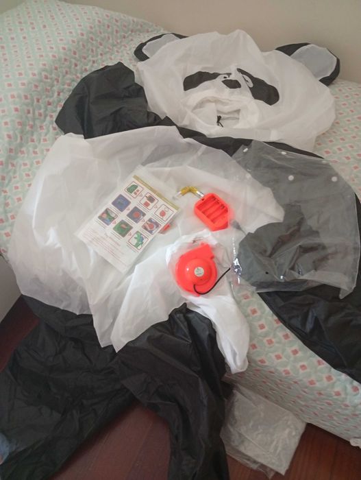 Fato de Panda Insuflável, Saco de viagem e Roupa de criança