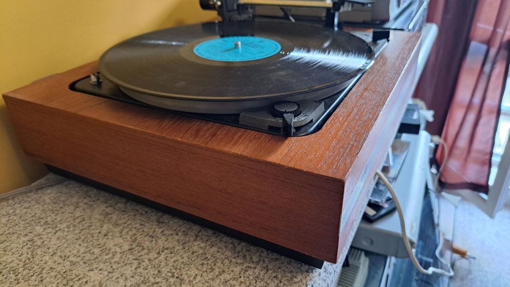 Stary gramofon DUAL 1019