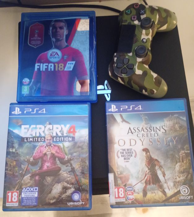 Konsola ps4 pro z padem i grami
