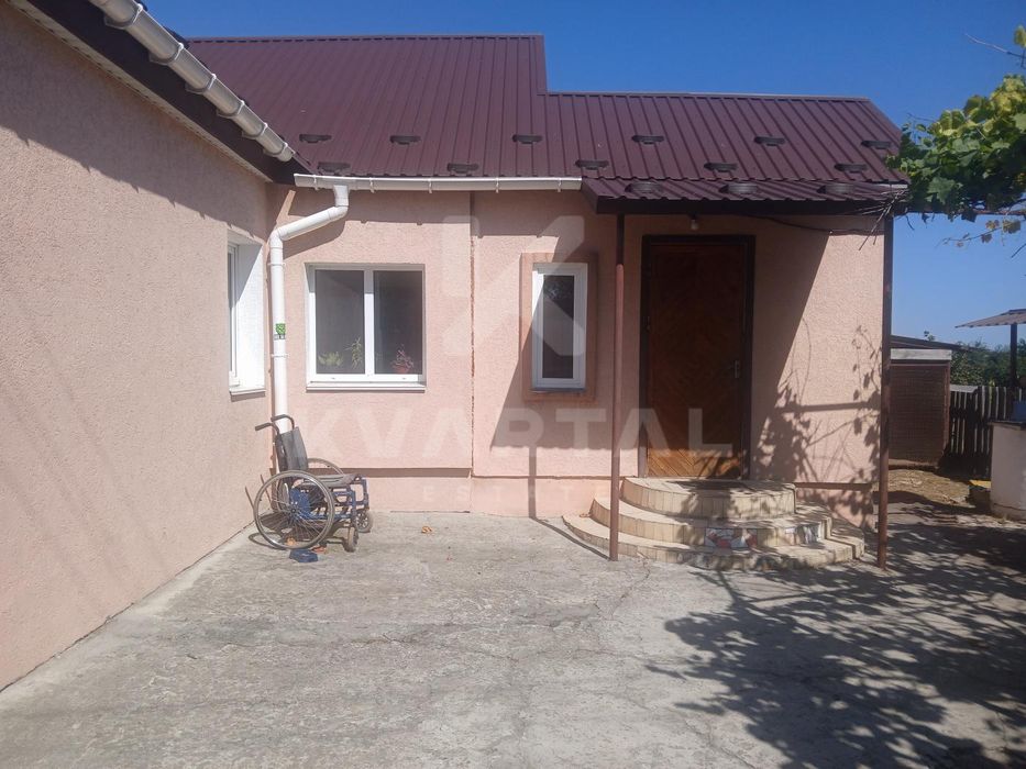 Будинок з ділянкою 25 соток