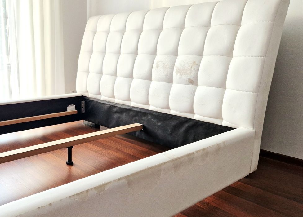 Tapicerowane łóżko 160x200 z pikowanym zagłówkiem