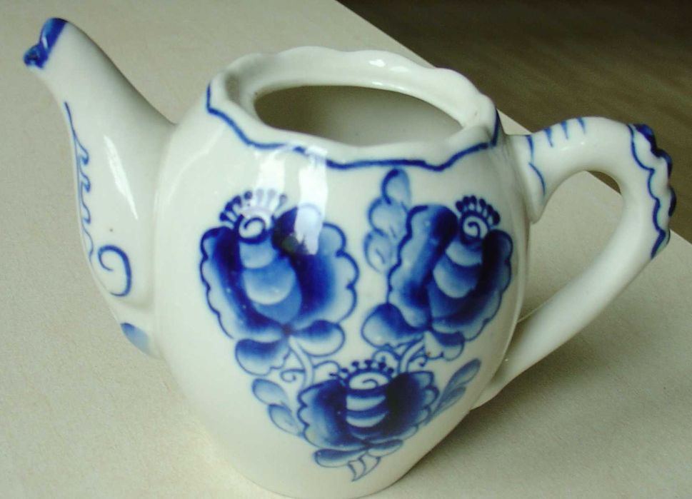 Fajansowy  czajniczek Gżel