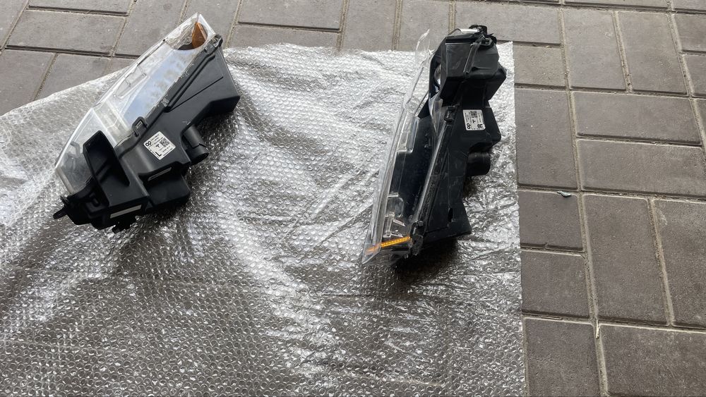 Фари тесла бу.   2024р