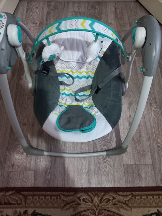 Шезлонг, заколисуючий центр дитячий