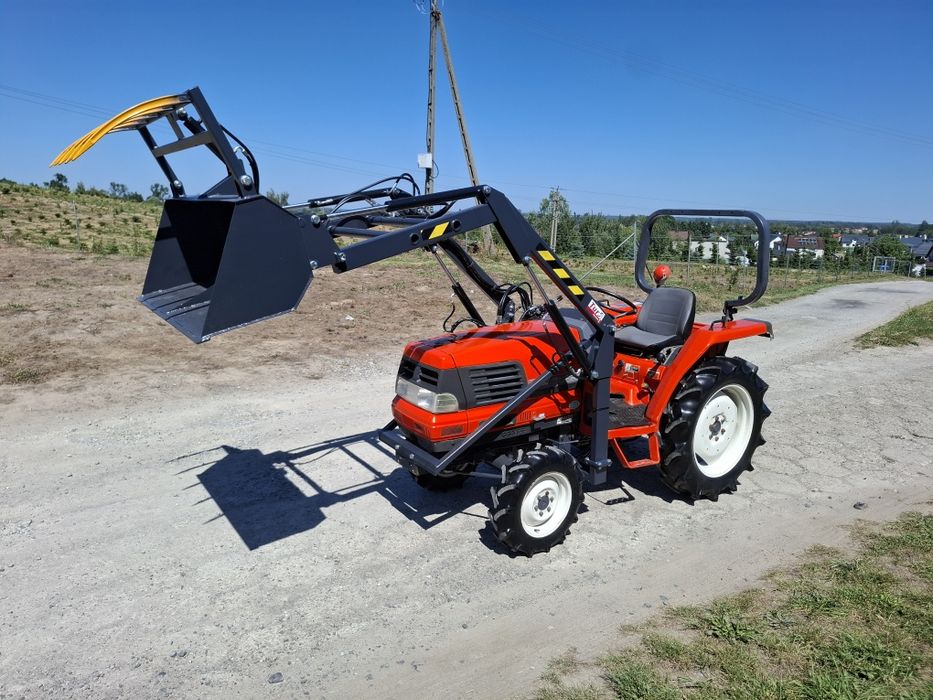 Traktorek japoński 4x4 Kubota GL 241 z ładowaczem łyżko krokodyl