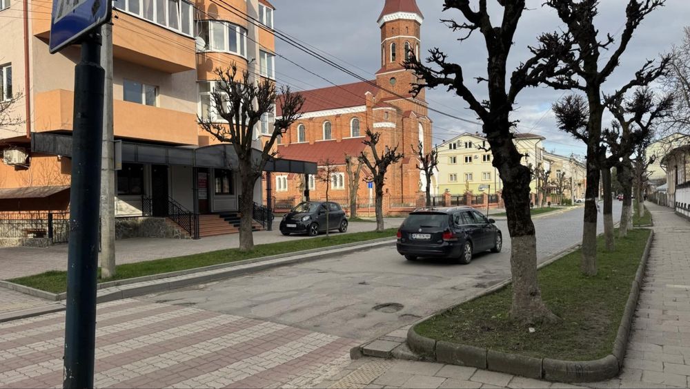 Здамо в оренду приміщення біля гімназіі 90 квм