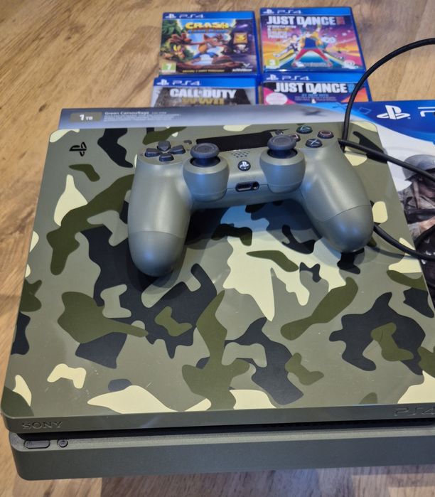 SONY PS4 1TB slim CAMO plus kamera