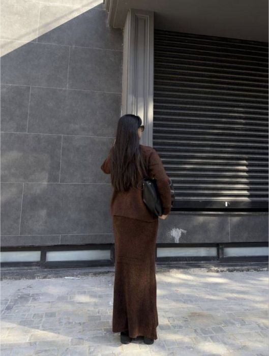 Вʼязаний костюм з спідницею в наявності