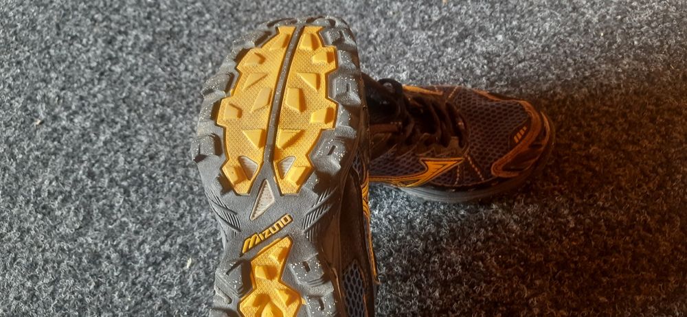 Mizuno X10 кросовки оригінал 24.5