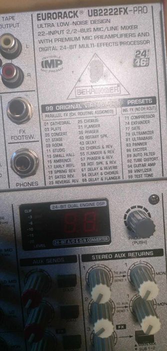 Mesa de som mistura behringer eurorack ub2222fx-pro