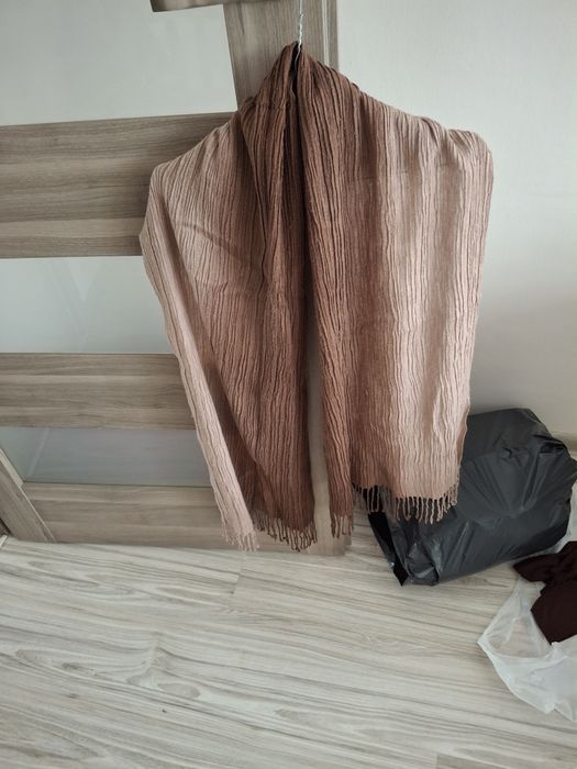 Szalik cieniowany beżowo-brązowy