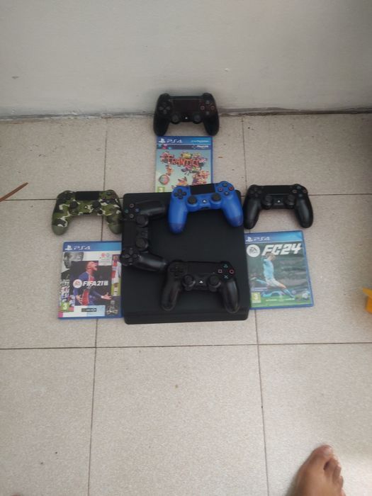 Ps4 e comandos e jogos todo em perfeito estado posso trocar por um poco x7 pro ou um Samsung a56