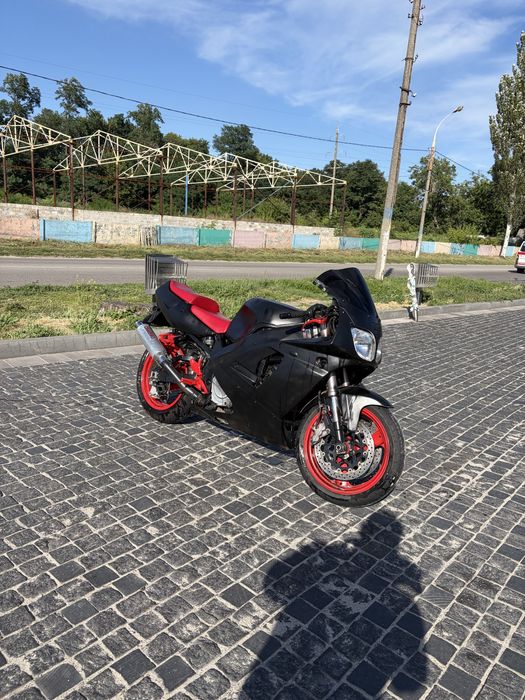 Yamaha YZF 750 R