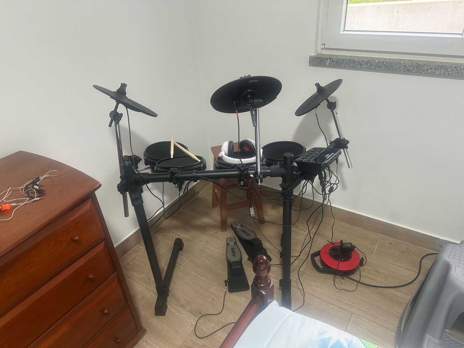 Vendo bateria alesis