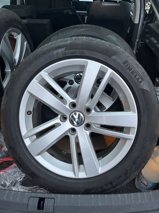Oryginalne felgi aluminiowe Volkswagen T5 Multivan 17 cali, stan bardzo dobry.