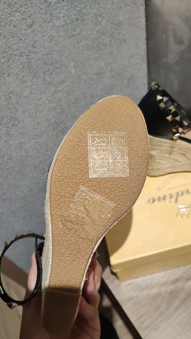 Buty damskie na koturnie