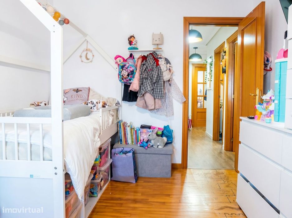 T2 com garagem, varanda e ar condicionado em Alhos Vedros
