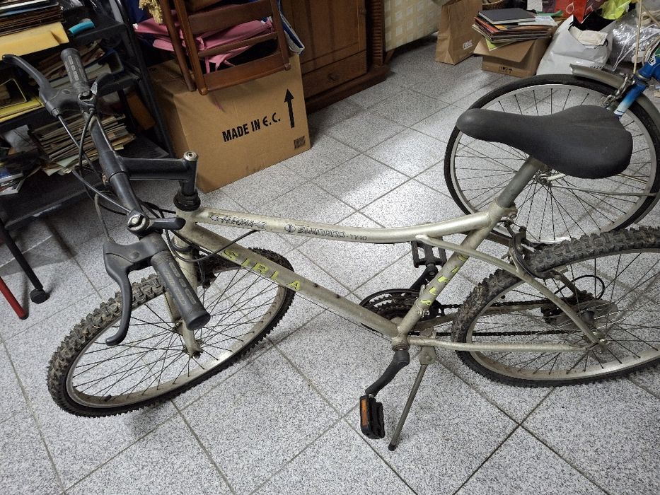 Bicicletas de cidade usadas