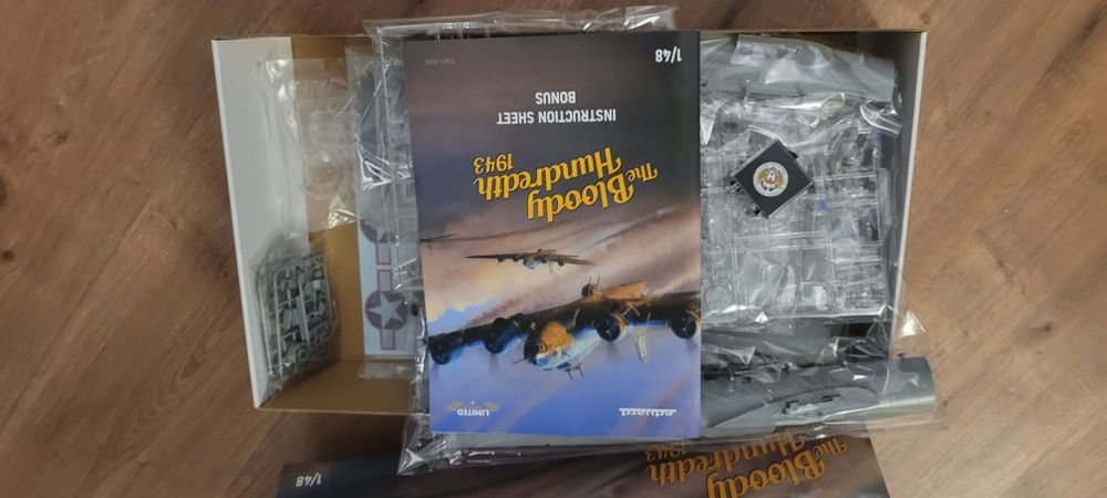 Eduard 1:48 B-17F Bloody Hundredth kit modelismo