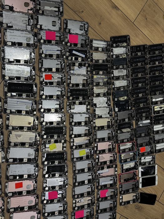 Lot iphone деталей , дисплеїв