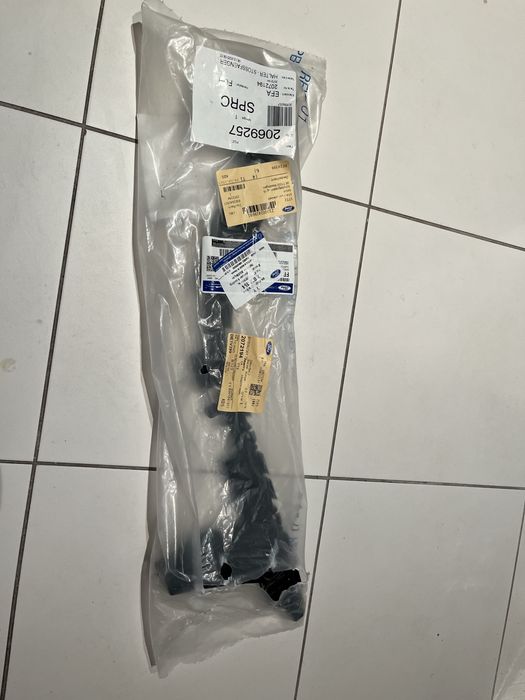 Оригінальна направляюча (кронштейн) бампера Ford 2072194