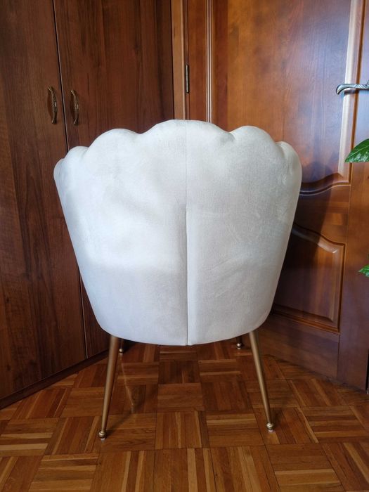 Atreve Krzesło w kształcie muszelki Bolonia białe