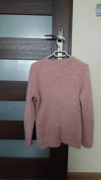 Różowy sweterek  .