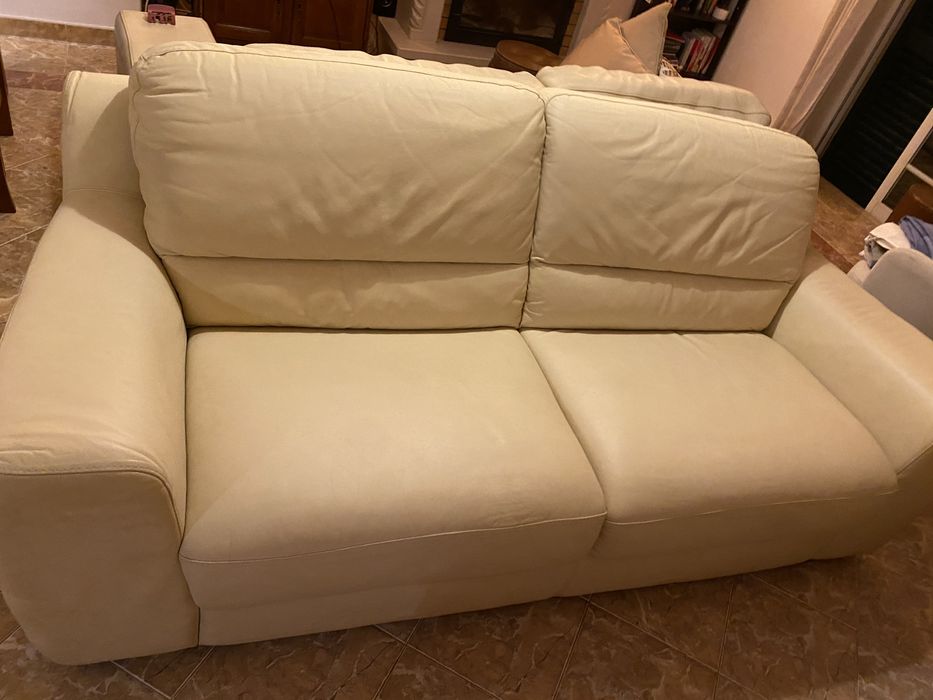 Sofá de Couro Autêntico em Excelente Estado - Pouco Uso