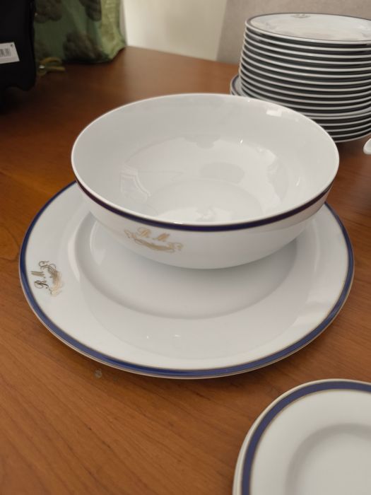 Conjunto porcelana da marca Graf Von Hennerberg