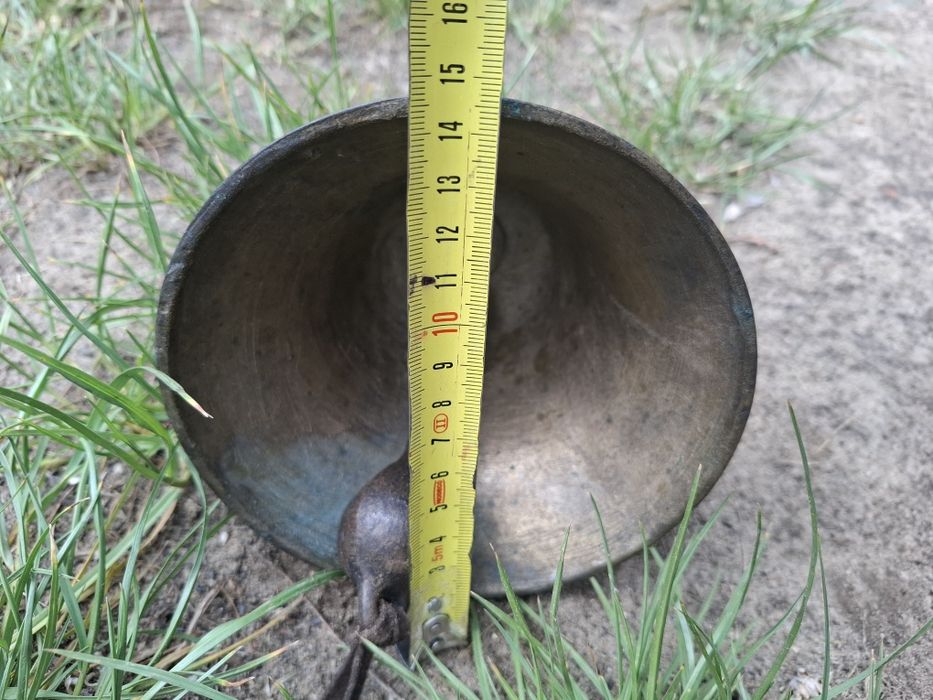 Duży mosiężny dzwonek