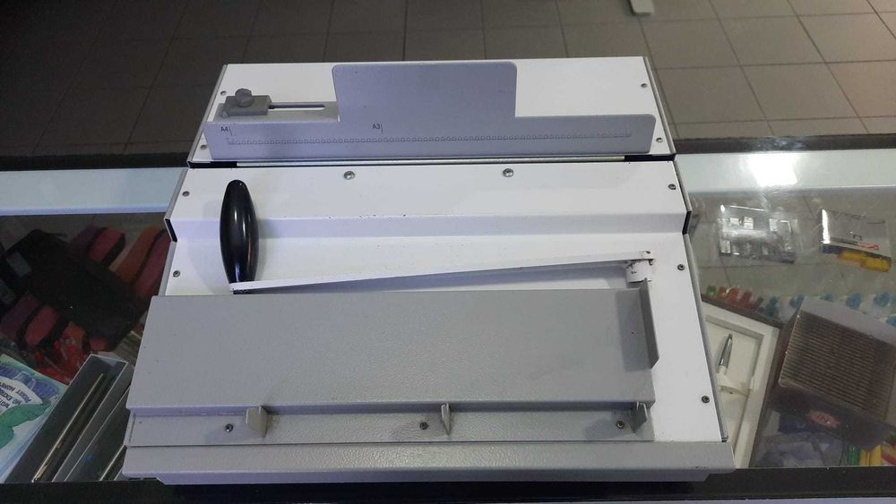 Encadernadora de espiral metálica