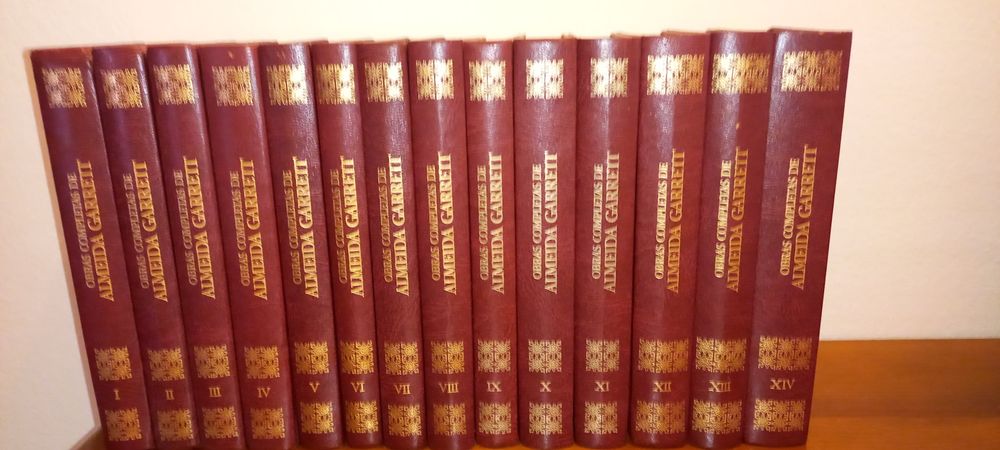 Coleção de 14 volumes "Obras Completas de Almeida Garrett"