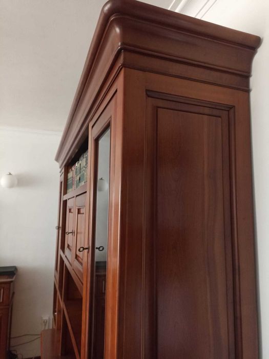 Movel de sala em cerejeira com vitrina