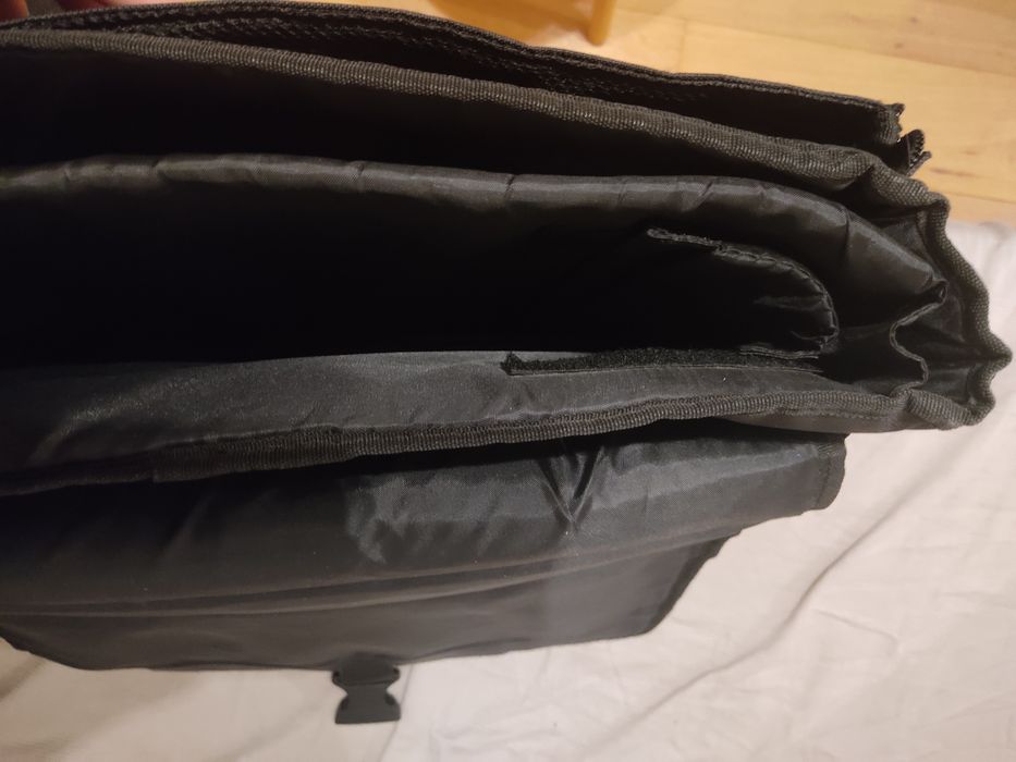 Laptop bag (Targus) - Spacious and durable