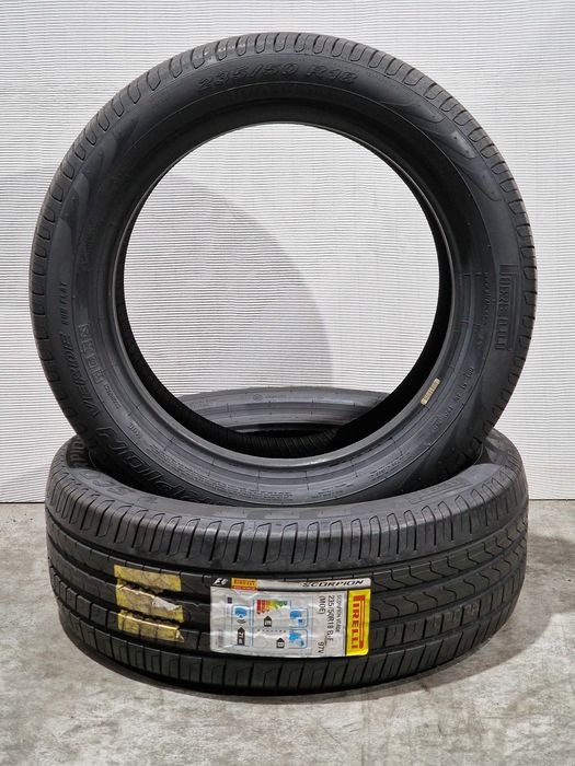 [Como Novos] 2 Pneus 235/50R18 PIRELLI (RFT)