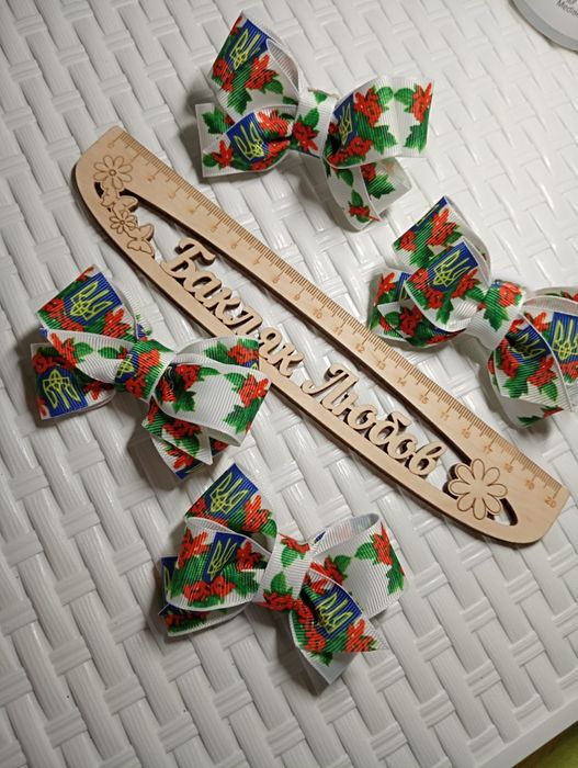 Бантикики ручної роботи.