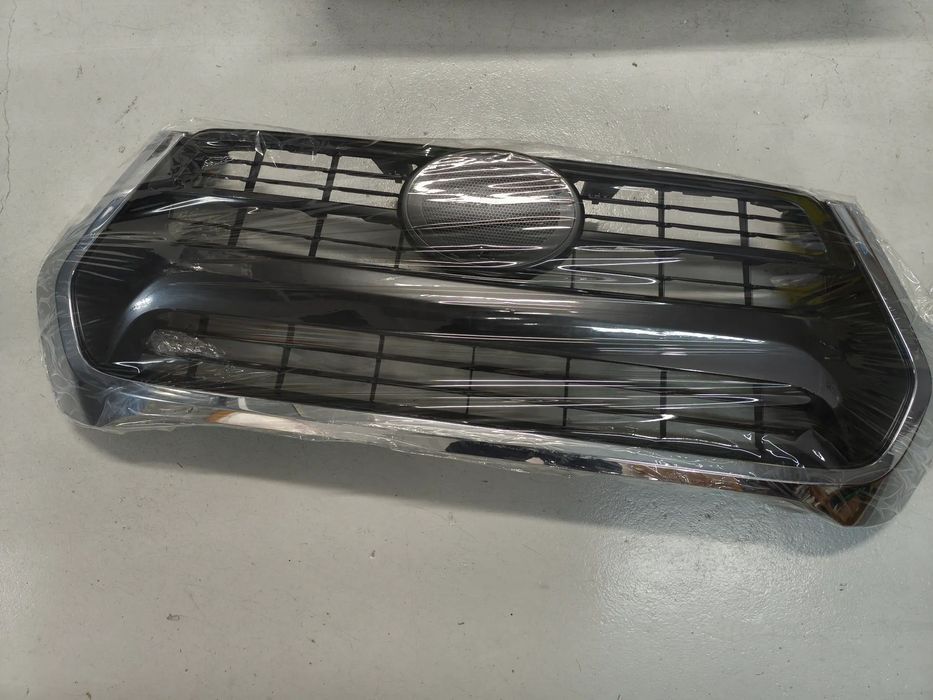 Grelha frente aro cromado Toyota Hilux 2020- 531000KF90 531120K350