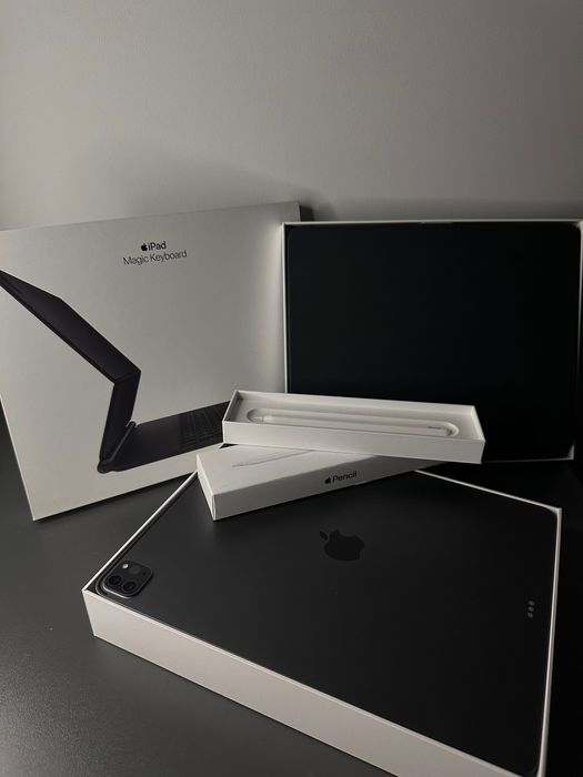 iPad Pro 12.9, 256 GB + klawiatura + Apple Pencil