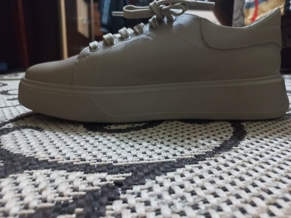 Шкіряні кросівки