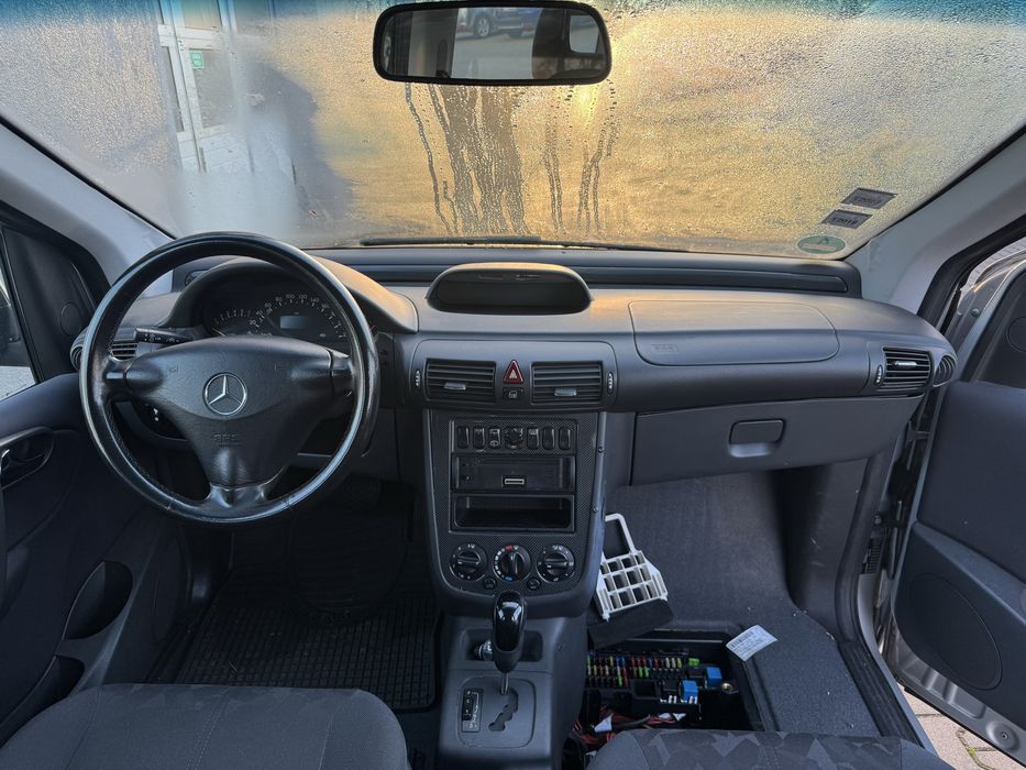 Mercedes Vaneo 1.9 benzyna 7os uszkodzona skrzynia