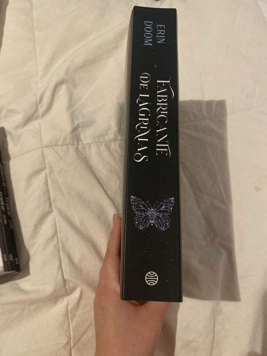 Fabricante de Lágrimas, livro de Erin Doom